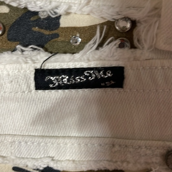 Miss Me jeans with Camo trim size 27 - Picture 3 of 10